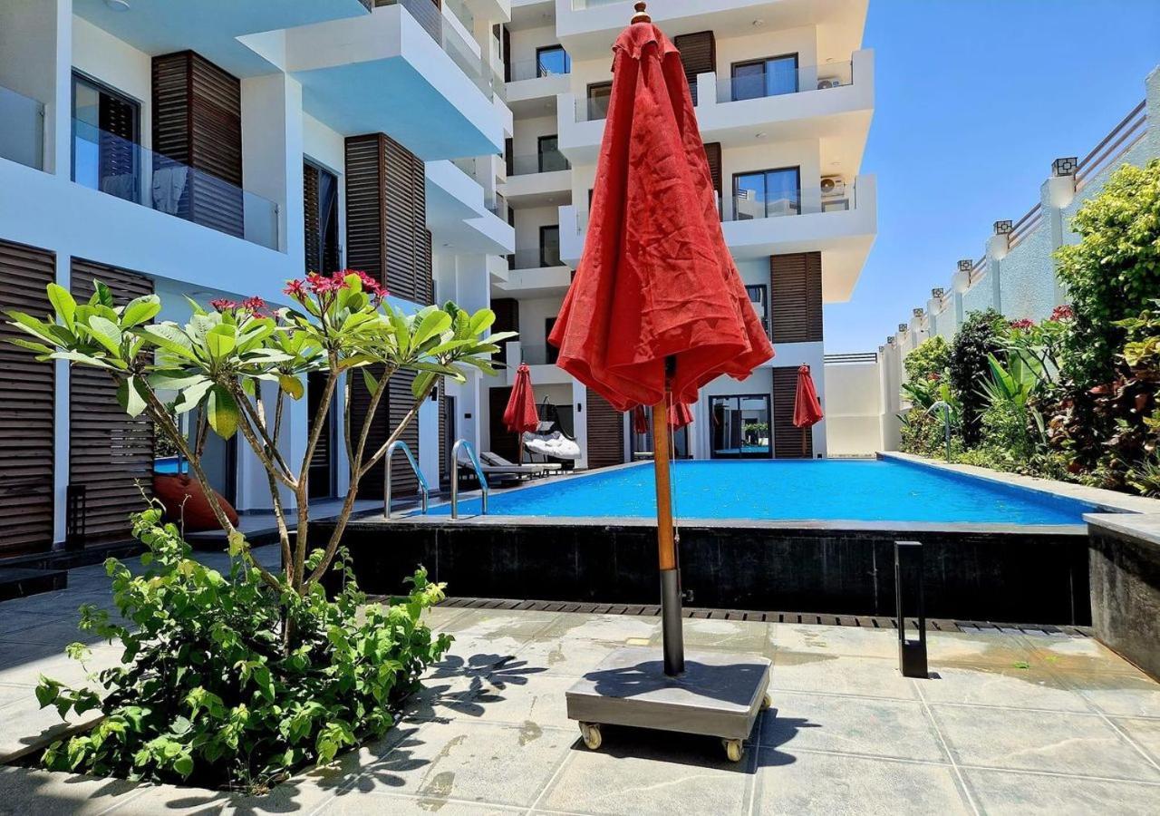 Sanctuary Sunlit Hurghada Haven With 4 Pools, Rooftop Sunsets & Gourmet Bites Steps Away Bagian luar foto