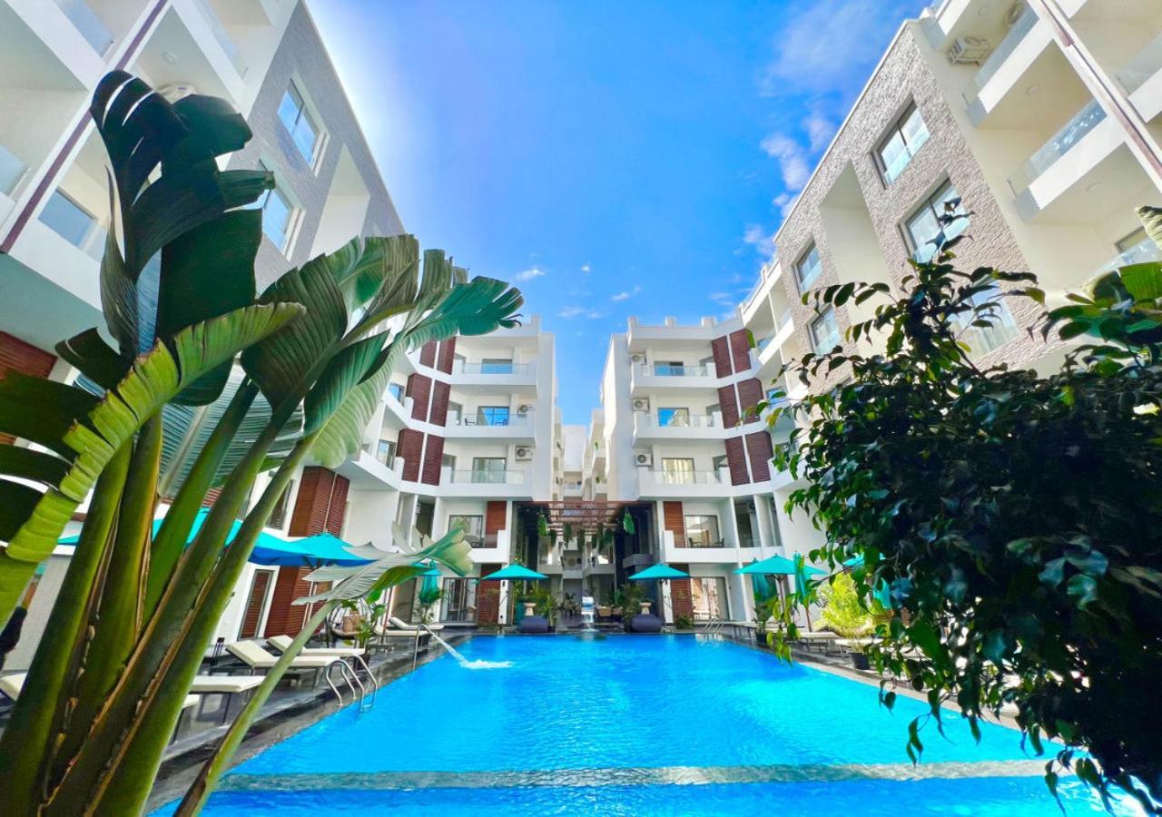 Sanctuary Sunlit Hurghada Haven With 4 Pools, Rooftop Sunsets & Gourmet Bites Steps Away Bagian luar foto