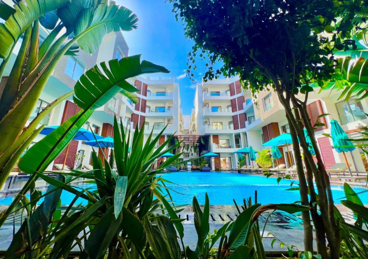 Sanctuary Sunlit Hurghada Haven With 4 Pools, Rooftop Sunsets & Gourmet Bites Steps Away Bagian luar foto