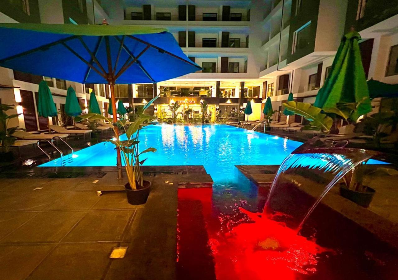 Sanctuary Sunlit Hurghada Haven With 4 Pools, Rooftop Sunsets & Gourmet Bites Steps Away Bagian luar foto