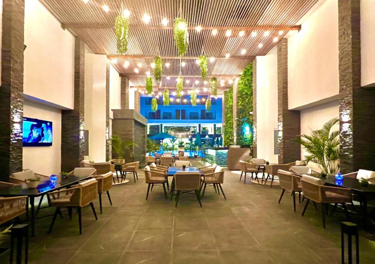Sanctuary Sunlit Hurghada Haven With 4 Pools, Rooftop Sunsets & Gourmet Bites Steps Away Bagian luar foto