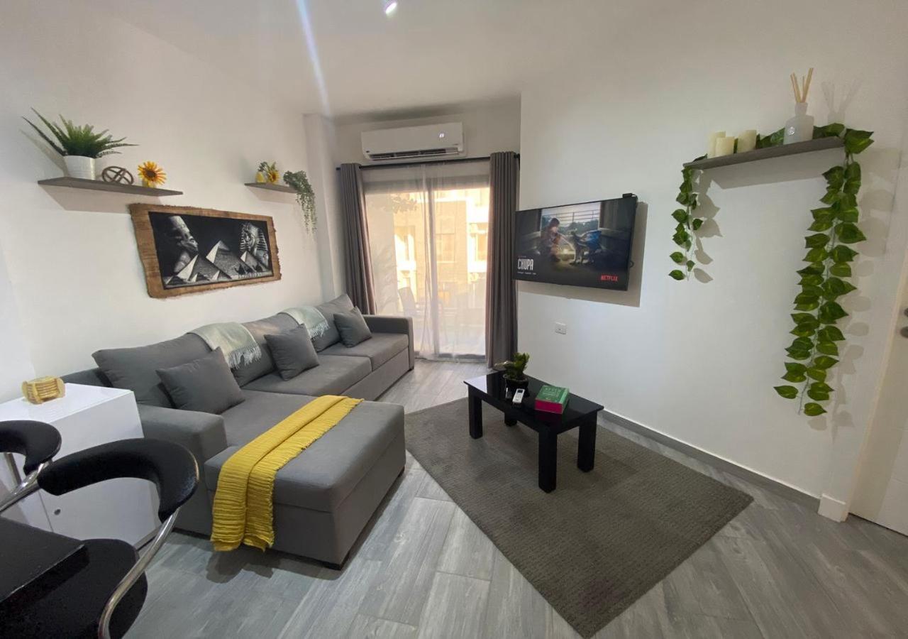 Sanctuary Sunlit Hurghada Haven With 4 Pools, Rooftop Sunsets & Gourmet Bites Steps Away Bagian luar foto