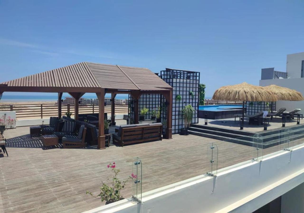 Sanctuary Sunlit Hurghada Haven With 4 Pools, Rooftop Sunsets & Gourmet Bites Steps Away Bagian luar foto