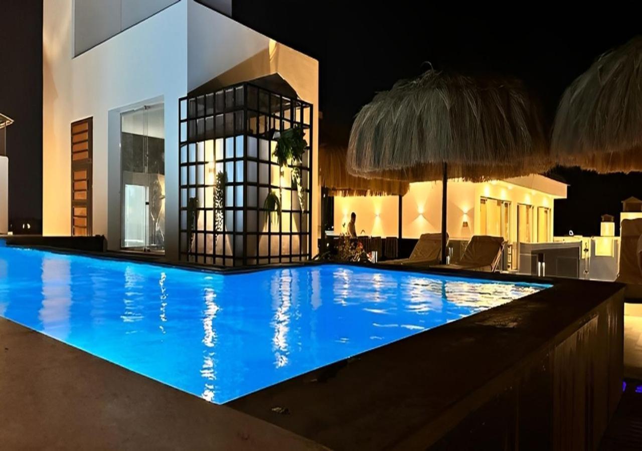 Sanctuary Sunlit Hurghada Haven With 4 Pools, Rooftop Sunsets & Gourmet Bites Steps Away Bagian luar foto
